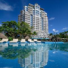 Andaman Beach Suites Hotel бассейн