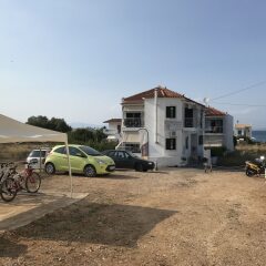 Апартаменты Koukounari Apartments парковка