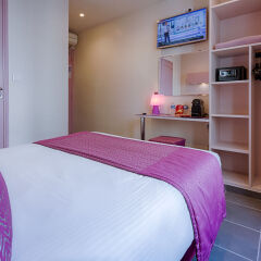 Pink Hotel сейф в номере