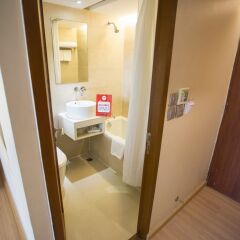 Отель Nida Rooms Rajchathewi 588 Royal Grand Бангкок ванная