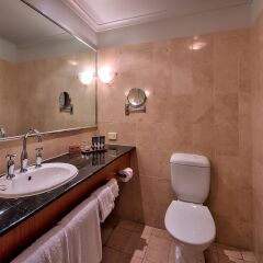 Отель The Playford Adelaide MGallery by Sofitel ванная фото 2