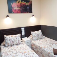 Отель Hostal Numancia Мадрид сейф в номере