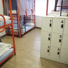 Meander Taipei Hostel сейф в номере