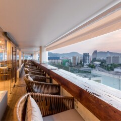 Oakwood Hotel Journeyhub Phuket Патонг балкон