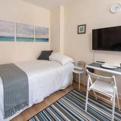 Отель Cosy Studio in Heart of West Didsbury Великобритания, Манчестер - отзывы, цены и фото номеров - забронировать отель Cosy Studio in Heart of West Didsbury онлайн комната для гостей