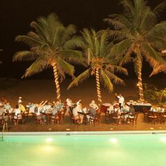 Catamaran Beach Hotel бассейн