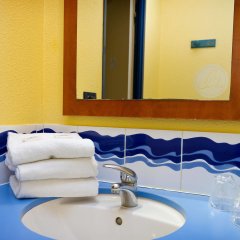 B&B Hotel La Rochelle Centre Les Minimes in La Rochelle, France from 99$, photos, reviews - zenhotels.com bathroom