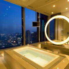 Отель Conrad Tokyo бассейн