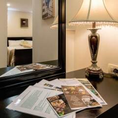 Отель Palace Queen Mary Luxury Rooms в номере