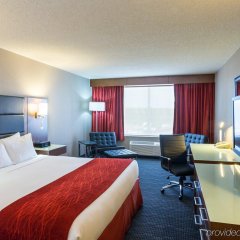 Отель Radisson Hotel & Suites Fort McMurray Канада, Форт-Макмюррей - отзывы, цены и фото номеров - забронировать отель Radisson Hotel & Suites Fort McMurray онлайн комната для гостей