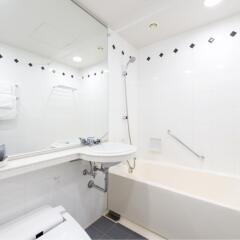 Отель Villa Fontaine Tokyo-Tamachi Япония, Токио - 1 отзыв об отеле, цены и фото номеров - забронировать отель Villa Fontaine Tokyo-Tamachi онлайн ванная
