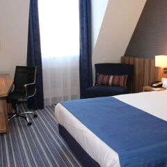 Отель Holiday Inn Express Dresden City Centre сейф в номере