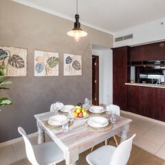 Отель Maison Privee - Burj Residence Дубай в номере
