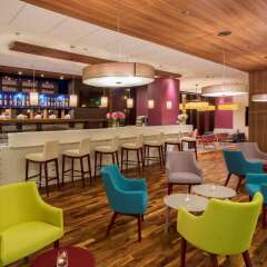 Отель Hampton by Hilton Warsaw City Centre гостиничный бар