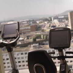 Renaissance Zurich Tower Hotel фитнесс-зал фото 3