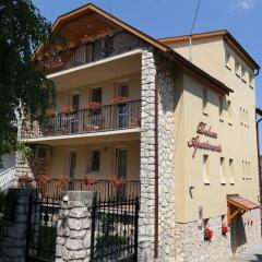 Отель Deluxe Apartments Венгрия, Хевиз - отзывы, цены и фото номеров - забронировать отель Deluxe Apartments онлайн вид на фасад