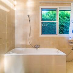 Отель On The Beach Villa by Lofty ванная фото 2