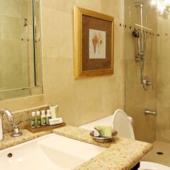 The Courtleigh Hotel and Suites ванная