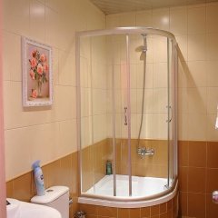 Строитель в Сыктывкаре 2 отзыва об отеле, цены и фото номеров - забронировать гостиницу Строитель онлайн Сыктывкар ванная