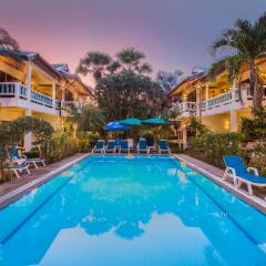 Отель Ya Nui Resort бассейн