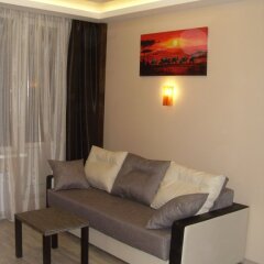Гостиница Afrikanskij Dizajn Apartments в Санкт-Петербурге отзывы, цены и фото номеров - забронировать гостиницу Afrikanskij Dizajn Apartments онлайн Санкт-Петербург комната для гостей фото 2