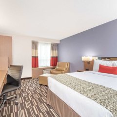 Отель Microtel Inn & Suites By Wyndham Fort Mcmurray Канада, Форт-Макмюррей - отзывы, цены и фото номеров - забронировать отель Microtel Inn & Suites By Wyndham Fort Mcmurray онлайн комната для гостей