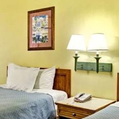 Отель Days Inn & Suites by Wyndham Davenport США, Давенпорт - отзывы, цены и фото номеров - забронировать отель Days Inn & Suites by Wyndham Davenport онлайн комната для гостей фото 3