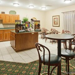 Отель GrandStay Residential Suites - Eau Claire питание фото 3