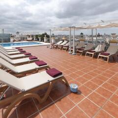 Tryp Sevilla Macarena Hotel бассейн