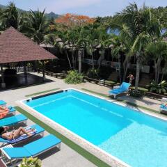 Отель Assava Dive Resort бассейн