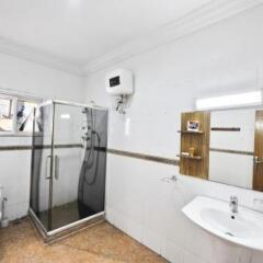 Отель The Bridgeview Hotel by Paullet Suites Нигерия, Варри - отзывы, цены и фото номеров - забронировать отель The Bridgeview Hotel by Paullet Suites онлайн ванная