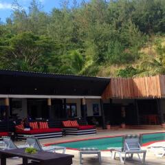 Отель Funky Fish Beach & Surf Resort бассейн
