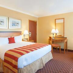 Отель Howard Johnson Hotel by Wyndham Vancouver Downtown Канада, Ванкувер - отзывы, цены и фото номеров - забронировать отель Howard Johnson Hotel by Wyndham Vancouver Downtown онлайн комната для гостей фото 2