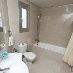 Marlita Beach Hotel Apartments Протарас ванная