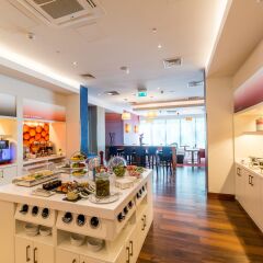 Отель Hampton By Hilton Gdansk Airport Польша, Гданьск - 1 отзыв об отеле, цены и фото номеров - забронировать отель Hampton By Hilton Gdansk Airport онлайн питание фото 2