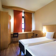 Отель Ibis Milano Ca Granda Италия, Милан - 13 отзывов об отеле, цены и фото номеров - забронировать отель Ibis Milano Ca Granda онлайн комната для гостей фото 4