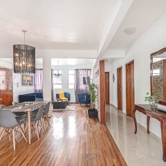 Апартаменты Luxury Balcony Apartments - FREE Parking & Netflix - Family Friendly Мехико комната для гостей