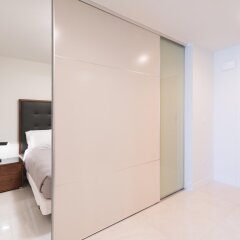 Отель Level Furnished Living удобства в номере