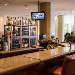Отель The Beverly Hilton гостиничный бар