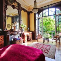 Апартаменты Luxury apartment - garden access Monceau гостиничный бар