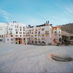 Отель Movenpick Resort Petra Иордания, Вади-Муса - 1 отзыв об отеле, цены и фото номеров - забронировать отель Movenpick Resort Petra онлайн парковка