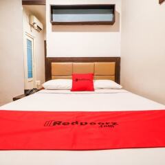 OYO 542 Majestiq Hotel сейф в номере