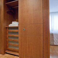 Отель Home Club Serrano V Мадрид сейф в номере