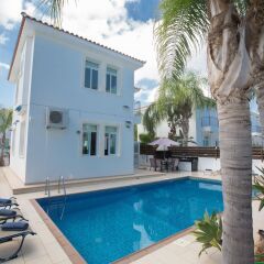 Отель Mesogios Villas бассейн