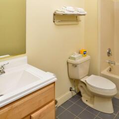 Отель Americas Best Value Inn Three Rivers ванная