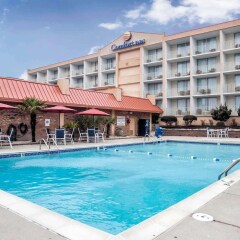 Отель Comfort Inn On the Ocean бассейн