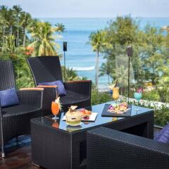Отель Relax @ Twin Sands Resort and Spa гостиничный бар