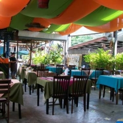 Отель Baan Yuyen Karon Guesthouse гостиничный бар