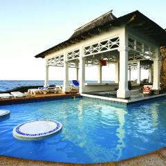 Отель Couples Tower Isle All Inclusive бассейн