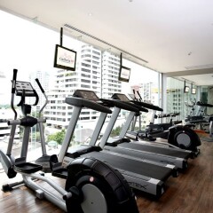 Отель Galleria 10 Sukhumvit Bangkok by Compass Hospitality фитнесс-зал